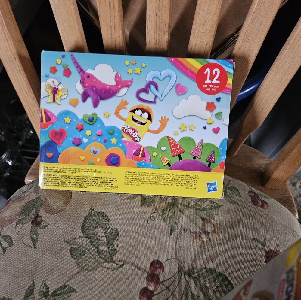 playdoh kitchen and 12 playdoh colors